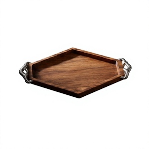 Bandeja de Servir Hexagonal de Madera de Mango con Acabado en Nogal, Borde Elevado y Asas Metálicas Plateadas - Product Image 1