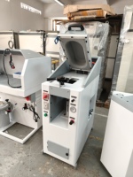 Presse pneumatique à tête unique pour semelles de chaussures, équipement de fabrication de chaussures pour l'assemblage des semelles, machine à presser les semelles de chaussures