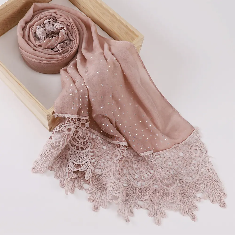 Vente en gros Nouveau design Foulard pour femmes luxe uni brodé avec perles en coton cristal Foulard pour hijab de mariage musulman avec dentelle et fleurs