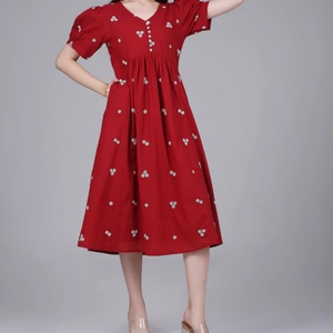 Robe d'été midi décontractée en coton et lin, col en V, coupe trapèze, manches courtes, personnalisable et élégante pour femme - Product Image 4
