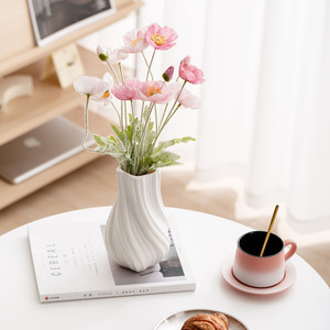 Vase en céramique blanc, forme spirale irrégulière, à large ouverture, pour décoration rustique de salon ou console TV - Product Image 2