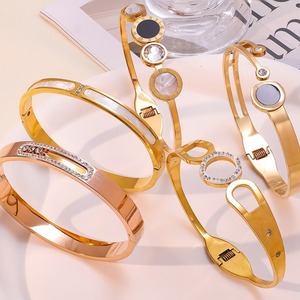 Brazalete de Acero Inoxidable con Baño de Oro de 18K y Incrustaciones Naturales |   Pulsera Hipoalergénica, Duradera y Resistente a la Decoloración para Mujer - Product Image 4