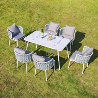Table à manger moderne de jardin et 4 chaises, ensemble de salle à manger de luxe, table et chaises en bois MDF