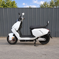 E Moped 1500W 60km/jam 72V20Ah Baterai Asam Timbal untuk Perjalanan Kota, Perjalanan Pribadi, dan Distribusi