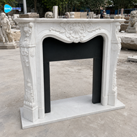 Cheminée en marbre sculptée à la main sur mesure avec motifs décoratifs pour villa de luxe – Solution de sculpture tout-en-un