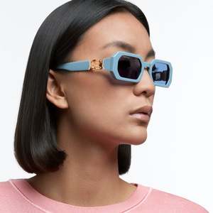 Lunettes de soleil carrées de style européen pour femmes, protection UV400, monture PC, design tendance avec strass, idéales pour les sorties et les fêtes. - Product Image 2