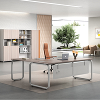 Bureau d'ordinateur modulaire moderne et personnalisable à deux sections avec panneaux en métal et en bois, bureau de direction RTA