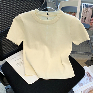 T-<span class=keywords><strong>shirt</strong></span> en tricot <span class=keywords><strong>rayé</strong></span> <span class=keywords><strong>noir</strong></span> <span class=keywords><strong>et</strong></span> <span class=keywords><strong>blanc</strong></span> classique pour <span class=keywords><strong>femme</strong></span>, coupe ajustée, col rond, manches courtes, haut décontracté, élégant, chic, polyvalent, chemisier d'été - Product Image 5