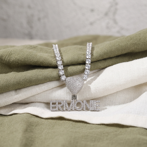 Colgante Icedout de Lujo para Eventos y Fiestas Hip Hop, Chapado en Oro sobre Plata 925, con Moissanita en Forma de Corazón y Letra de Nombre Personalizada - Product Image 1
