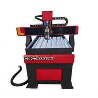 Machine de gravure CNC de précision dotée d'un corps en fonte épaissi, résistant aux déformations et aux vibrations.