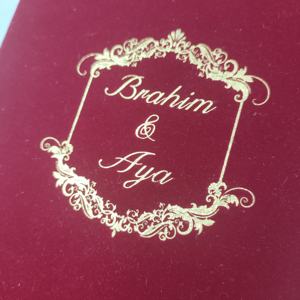 Folio d'invitation <span class=keywords><strong>de</strong></span> mariage en velours bordeaux, luxe personnalisé, cadeau <span class=keywords><strong>de</strong></span> mariage pour inviter, ensemble avec <span class=keywords><strong>miroir</strong></span> en acrylique doré et enveloppe - Product Image 4