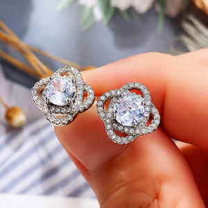 Orecchini a perno in oro bianco E1267 con cristalli a taglio brillante rotondo, strass a forma di fiore, montatura a griffe, gioielli di lusso da donna per matrimonio - Product Image 4