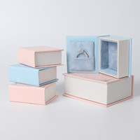 Mini Scatola Portagioie a Forma di Libro, Scatola per Anelli, Orecchini e Collane con Motivo Solido, Scatola Regalo per Coppie Personalizzata in Cartone