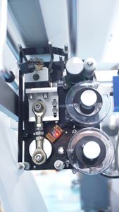 Machine d'emballage de sacs verticale automatique scellée à l'arrière machine d'emballage de sachets de <span class=keywords><strong>sucre</strong></span> en bâtonnets de <span class=keywords><strong>sucre</strong></span> d'érable - Product Image 5