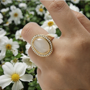 013386 Anillo Ovalado de Oro de 18K con Cabujón de Perla Antigua y Ojo de Gato Dorado, Joyería Vintage para Mujer - Product Image 2