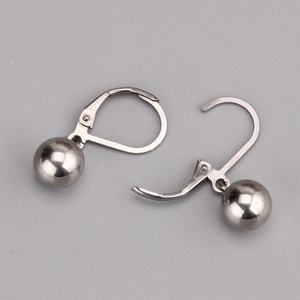 Boucles d'oreilles créoles élégantes en acier inoxydable plaqué or 18 carats, bijoux imperméables tendance motif ours, vente en gros 2023 - Product Image 6