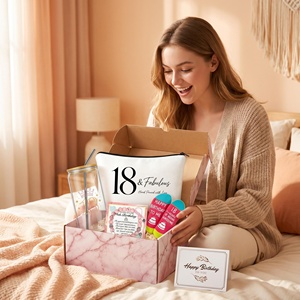 Coffret Cadeau de Luxe Lunaire pour Filles – Anniversaire 18 Ans – Prêt à Offrir – Kit Spa Personnalisé avec Gobelet Imprimé UV, Bougie, Chaussettes et Bracelet - Product Image 5