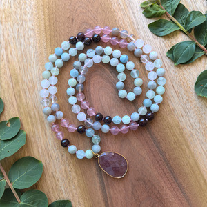 อะความารีนแสนโรแมนติก, การ์เนต, สตรอเบอร์รี่ควอตซ์มาลา, ลูกปัดมาลาผูกปมด้วยมือ <span class=keywords><strong>108</strong></span> เม็ด, สร้อยคอสำหรับทำสมาธิ, คริสตัลบำบัด, เครื่องประดับโยคะ - Product Image 3