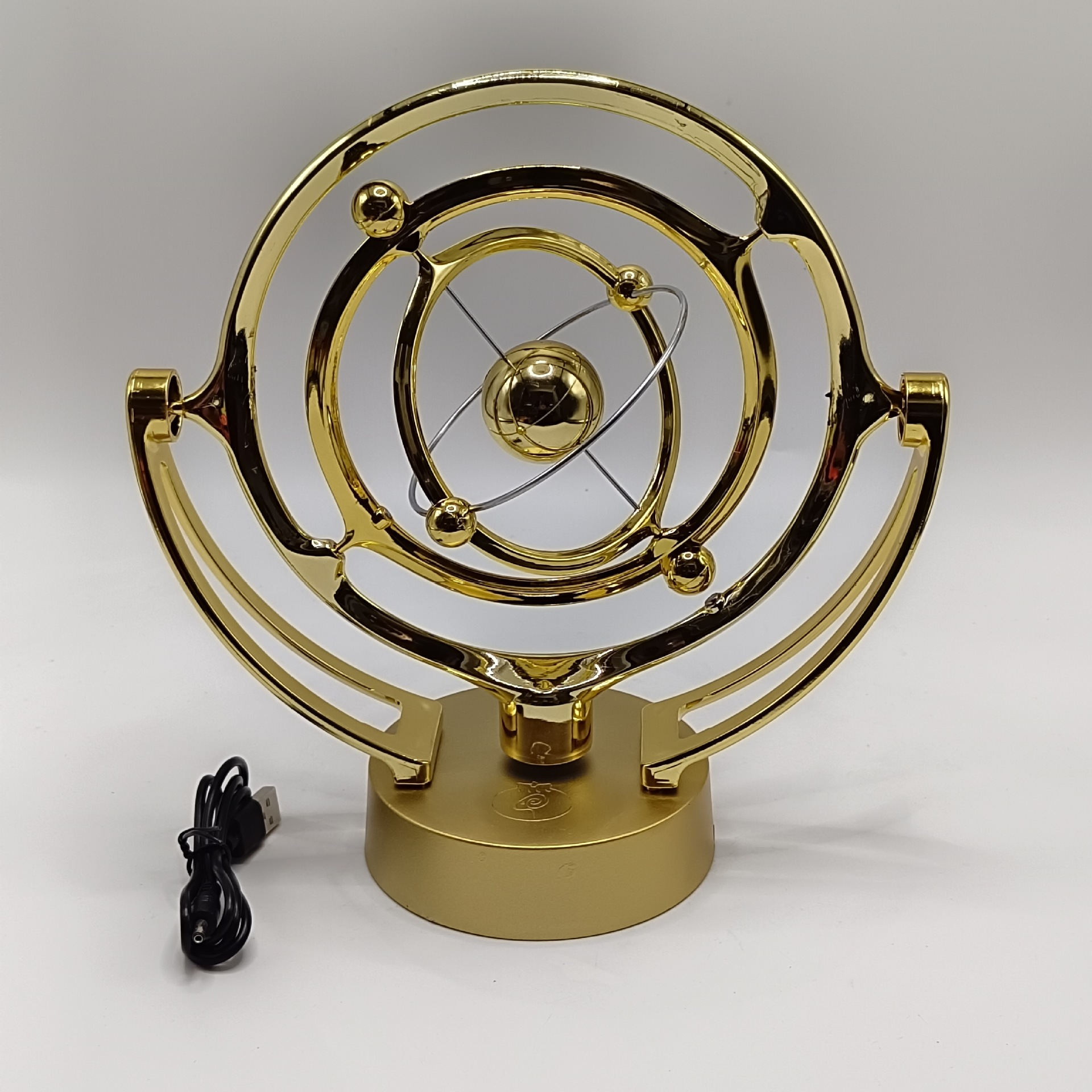 Conception de boule ronde moyenne dorée