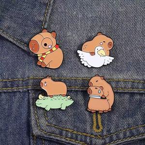 絶妙なデザイン動物金属バッジカスタムバッグアクセサリーハードソフトエナメルピンカピバラ - Product Image 2