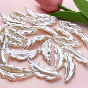 Feuille de plume nacrée en acrylique 10 cm, accessoires de bijoux DIY pour épingles à cheveux, boucles d'oreilles, décoration décontractée d'été - Product Image 2