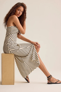Robe midi en maille rayée sans bretelles avec détail cache-cœur et liens, coupe moulante, ourlet asymétrique, idéale pour les soirées estivales - Product Image 2