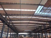 Structure de hangar préfabriqué en béton avec terrasse en acier pour entrepôt extérieur