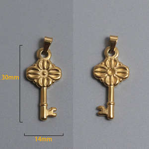 Colgante de llave de esqueleto vintage de acero inoxidable chapado en oro de 18K para fabricación de joyas DIY - Product Image 5