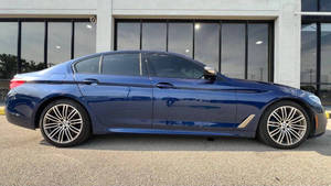 รถยนต์มือสองปี 2020 รุ่น 5 Series M550i XDrive Hybrid AWD 4 ประตู ซีดาน ยางล้อแบบพิเศษ พวงมาลัยซ้าย กล้องมองหลัง สีเข้ม - Product Image 2