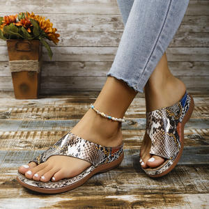 Sandales compensées <span class=keywords><strong>pour</strong></span> femmes d'été, sandales orthopédiques de qualité supérieure à bout ouvert, sandales vintage antidérapantes en cuir PU, chaussures plates décontractées <span class=keywords><strong>pour</strong></span> femmes, chaussures rétro - Product Image 6