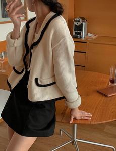 Nuova moda delicata maglieria in <span class=keywords><strong>bianco</strong></span> e nero a manica lunga da donna <span class=keywords><strong>Cardigan</strong></span> con colletto a forma di bambola con bottone - Product Image 4