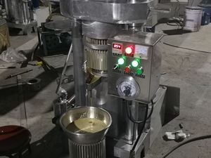 Machine d'extraction d'huile d'avocat, presse à huile hydraulique, presse à huile de moteur diesel - Product Image 1