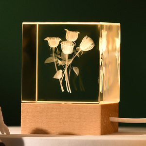 Décoration en cristal Cadeau Veilleuse LED Cadre photo en bois Support pour lampe à led Cube en cristal pour photo 3d personnalisé avec socle - Product Image 1