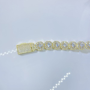 Bracciale Personalizzato Hip Hop con Catena Infinita e Occhi, Gioiello Bling con Zirconi Ghiacciati - Product Image 1