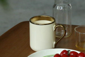 Taza de café de cerámica con borde dorado y mango, Impresión de logotipo personalizado, sublimación, taza en blanco - Product Image 4