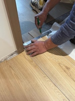 Plancher en vinyle de luxe à clic rigide 4mm 5mm SPC Click, revêtement de sol en vinyle de luxe SPC Click