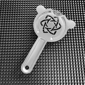 ที่กรองค็อกเทลสแตนเลส Hawthorne Bar Strainer พร้อมสปริงลวด 100 เส้น สำหรับบาร์เทนเดอร์ มิกโซโลจิสต์ บาร์ ร้านอาหาร และใช้ในบ้าน - Product Image 3