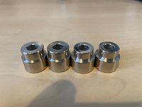 Douille étagée en acier inoxydable usinée avec précision par CNC avec filetage interne pour une résistance à la corrosion