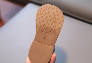 Sandali Estivi per Bambini 2026 Nuovi Modelli all'Ingrosso, Scarpe da Spiaggia con Suola Morbida e Cinturino per Bambine e Bambini - Product Image 6