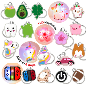 Cá Nhân 3D LED Chiếu Sáng Móc Chìa Khóa Phim Hoạt Hình Động Vật Con Chó Bò Mèo Xe Keyring Llaveros Tùy Chỉnh PVC Cao Su Keychain Phụ Kiện - Product Image 1