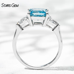 Bague de fiançailles unisexe classique à trois pierres en or blanc massif 18 carats avec diamant de laboratoire taille princesse Starsgem 3,01 carats E VS - Product Image 5