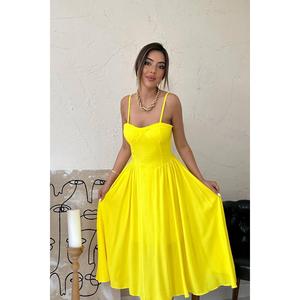 Robe de soirée longue mi-mollet en mousseline jaune, coupe trapèze, col carré, taille empire, froncée et respirante - Product Image 4