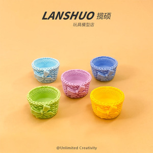 ตะกร้าสานเรซิ่นพลาสติกหลากสีพร้อมโบว์ วัสดุงานฝีมือ DIY สำหรับทำพวงกุญแจ - Product Image 4