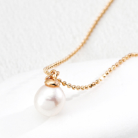 Collier tendance pour femme avec pendentif en perle naturelle d'eau douce blanche et chaîne en argent tibétain, idéal pour les soirées