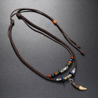 Collier ethnique en dent de loup, collier vintage tribal en cuir tressé avec perles, accessoire de chaîne de cou, pendentif multi-couches en dent de loup, bijoux cadeaux