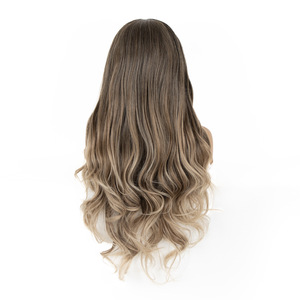 Peluca Larga Rizada Estilo Europeo Americano, Color Marrón Grisáceo Degradado, con Raya al Medio, Ondas Suaves, Natural y Voluminosa para Uso Diario - Product Image 2