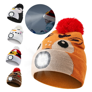<span class=keywords><strong>Chapeau</strong></span> pour enfants à LED <span class=keywords><strong>de</strong></span> dessin animé, vente chaude au détail, avec certification CE FCC Rohs, pour l'hiver, la randonnée en plein air, chaud, lavable, rechargeable, bonnet <span class=keywords><strong>de</strong></span> Noël - Product Image 1