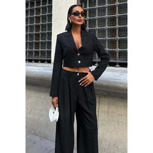 Ensemble de costume noir pour femme Sobe avec blazer court à fermeture boutonnée et pantalon palazzo modèle 9933 - Product Image 6