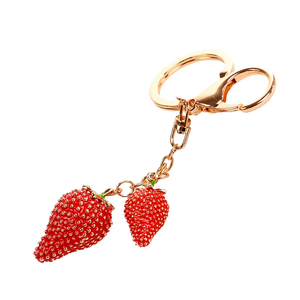 Llaveros de fresa de aleación de moda y exquisita, dijes de bolso de mujer, decoraciones colgantes temáticas de frutas, regalos creativos - Product Image 2