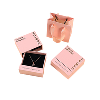 Boîte d'emballage de bijoux de luxe personnalisée avec un bon design pour bracelets colliers boucles d'oreilles bagues montres traitement d'impression UV